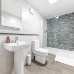 Chequers Lodge- Dalton-in- Furness- Self Check In- For Professionals And Tourists *