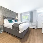 Hotel Chequers Lodge- Dalton-in- Furness- Self Check In- For Professionals And Tourists