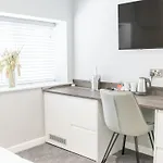 Chequers Lodge- Dalton-in- Furness- Self Check In- For Professionals And Tourists Hotel *