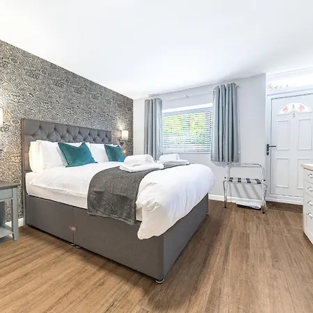 Chequers Lodge- Dalton-in- Furness- Self Check In- For Professionals And Tourists Hotel *
