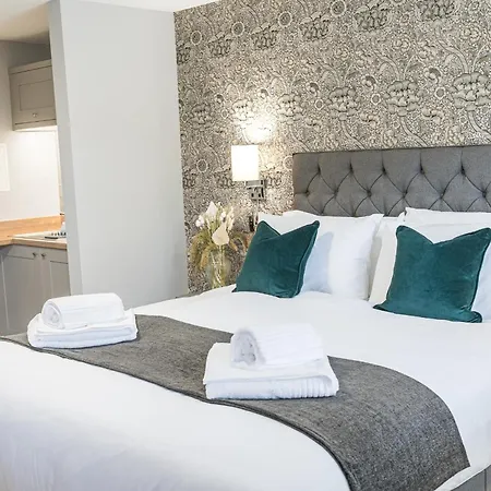 Hotel Chequers Lodge- Dalton-in- Furness- Self Check In- For Professionals And Tourists