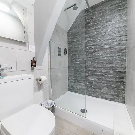 Chequers Lodge- Dalton-in- Furness- Self Check In- For Professionals And Tourists Hotel *