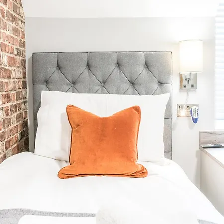 Hotel Chequers Lodge- Dalton-in- Furness- Self Check In- For Professionals And Tourists