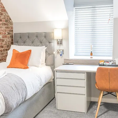 Hotel Chequers Lodge- Dalton-in- Furness- Self Check In- For Professionals And Tourists