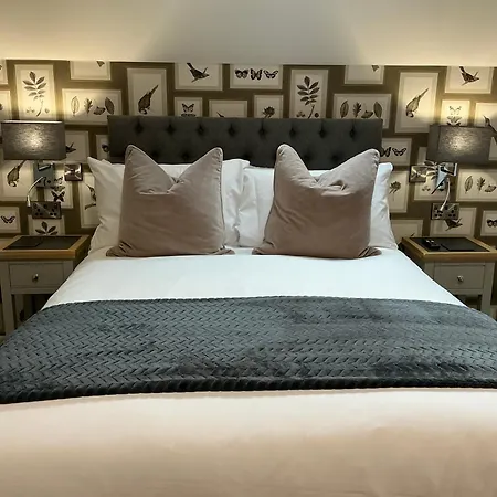 Chequers Lodge- Dalton-in- Furness- Self Check In- For Professionals And Tourists