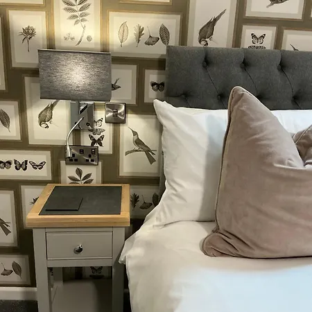 Chequers Lodge- Dalton-in- Furness- Self Check In- For Professionals And Tourists Hotel
