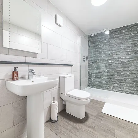 Hotel Chequers Lodge- Dalton-in- Furness- Self Check In- For Professionals And Tourists *