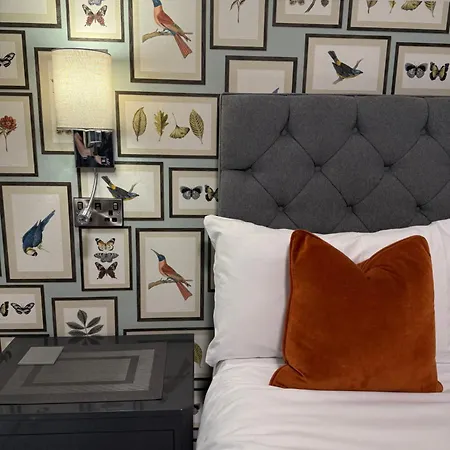 Hotel Chequers Lodge- Dalton-in- Furness- Self Check In- For Professionals And Tourists *