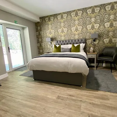 Chequers Lodge- Dalton-in- Furness- Self Check In- For Professionals And Tourists Hotel