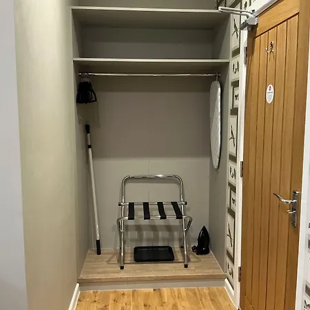 Chequers Lodge- Dalton-in- Furness- Self Check In- For Professionals And Tourists Hotel
