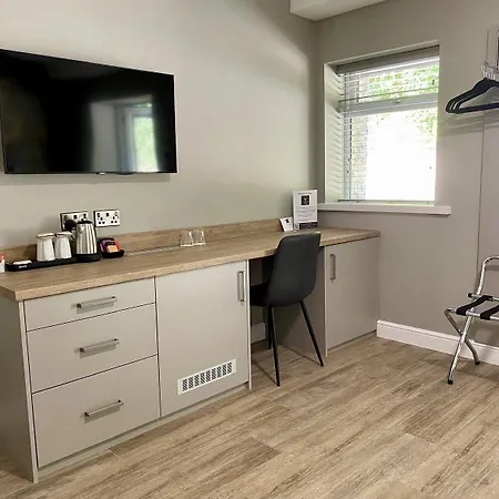 Chequers Lodge- Dalton-in- Furness- Self Check In- For Professionals And Tourists