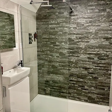 Hotel Chequers Lodge- Dalton-in- Furness- Self Check In- For Professionals And Tourists