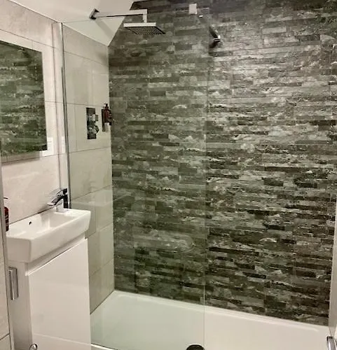 Chequers Lodge- Dalton-in- Furness- Self Check In- For Professionals And Tourists