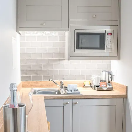 Chequers Lodge- Dalton-in- Furness- Self Check In- For Professionals And Tourists Hotel Dalton in Furness