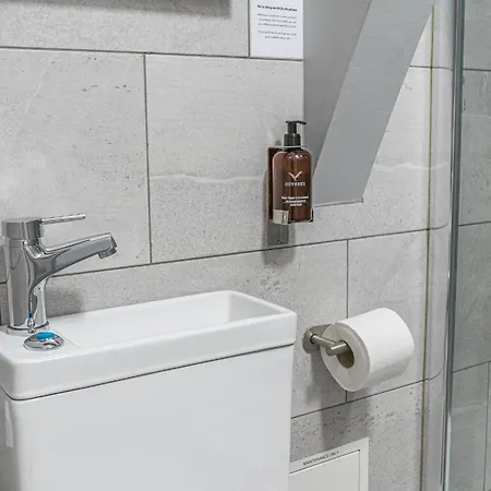 Chequers Lodge- Dalton-in- Furness- Self Check In- For Professionals And Tourists