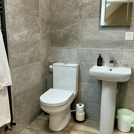 Hotel Chequers Lodge- Dalton-in- Furness- Self Check In- For Professionals And Tourists *