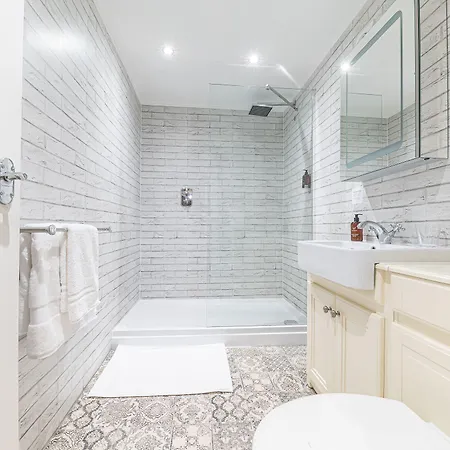 Hotel Chequers Lodge- Dalton-in- Furness- Self Check In- For Professionals And Tourists